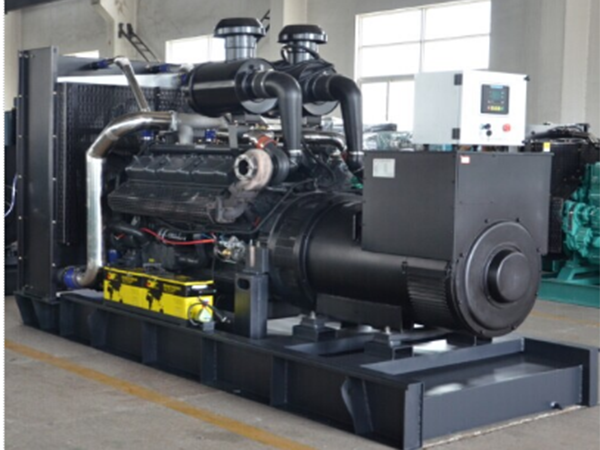 上柴700KW发电机组